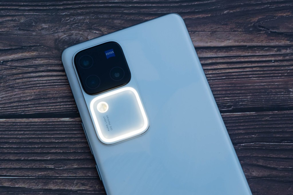 Vivo V30 Pro camera phone camera and light