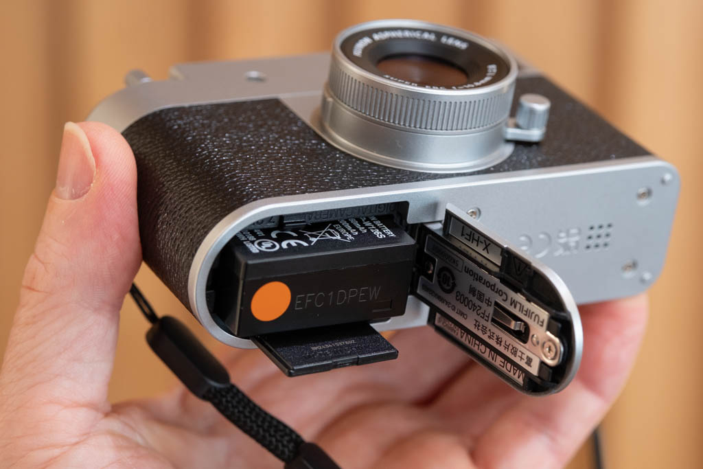 Fujifilm X half battery and SD card